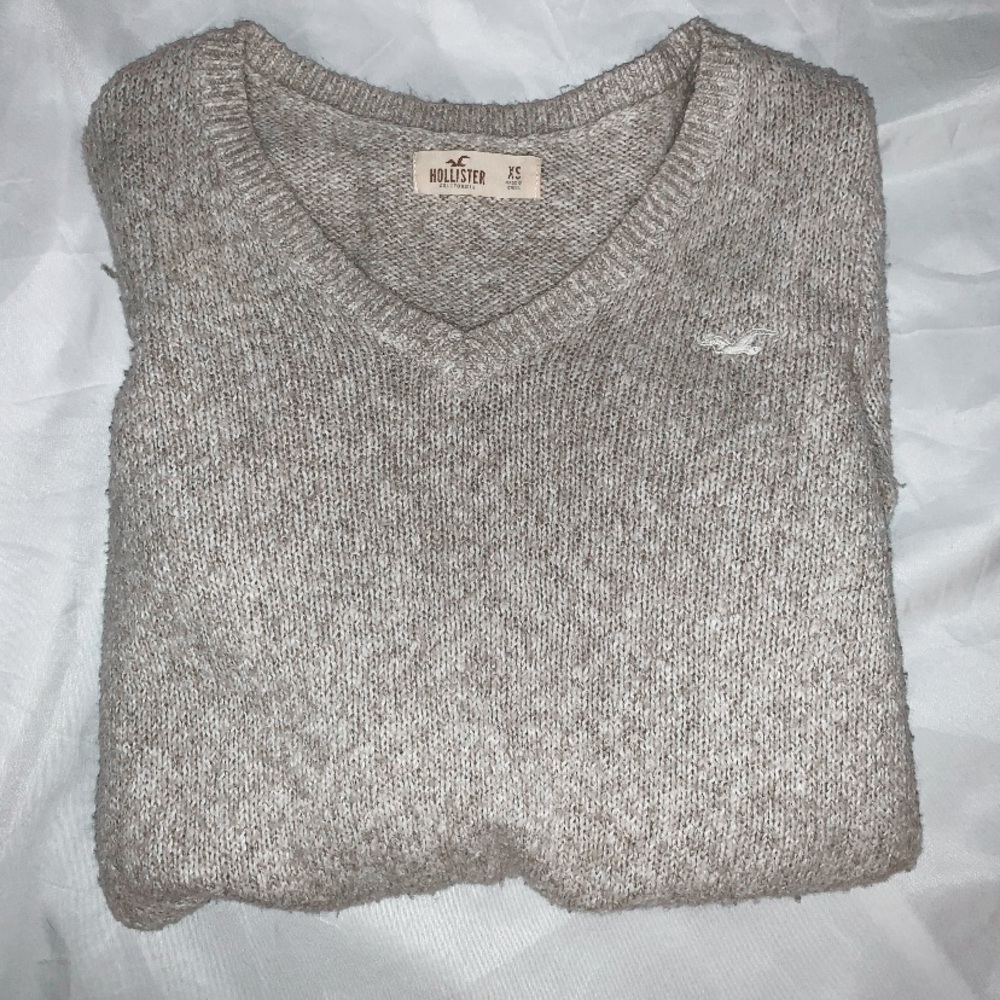 Hollister beige v-neck sweater